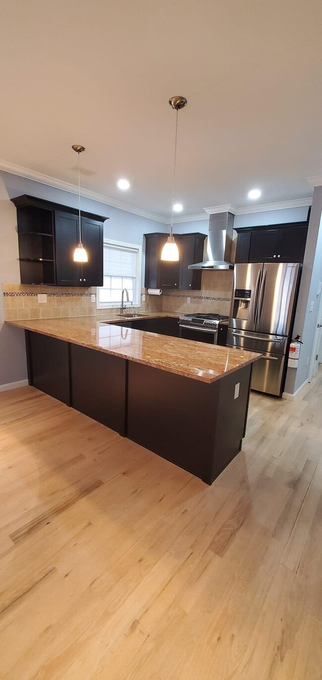 Building Photo - 220 WILLIAM St