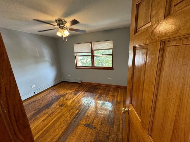 Building Photo - 3014 W 59th St