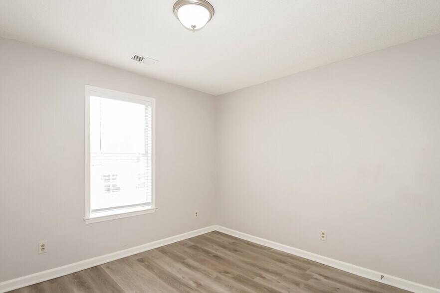 Building Photo - 6888 Skylar Mill Ave