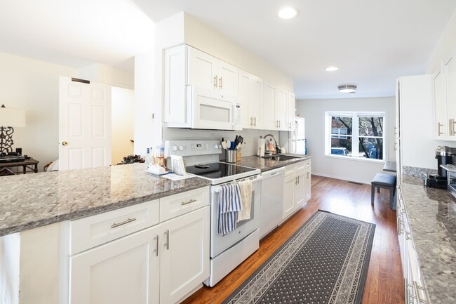 Building Photo - 10238 Arizona Cir