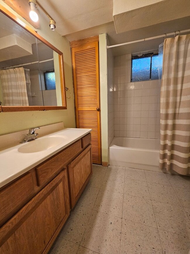Building Photo - Spacious SE Denver Ranch - Virginia Villag...