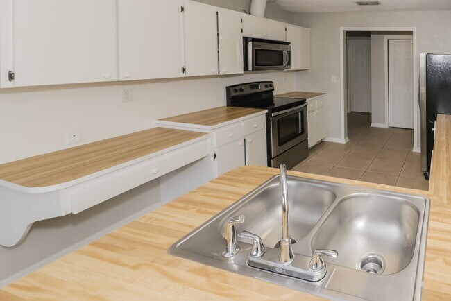 Building Photo - 8552 Bridgewater Dr