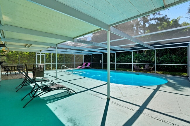 Building Photo - 4502 Parrot Ave