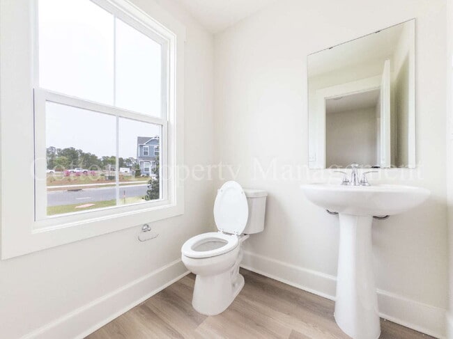 Building Photo - 29 W Pioneer Wy