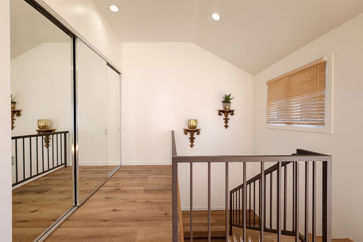 Building Photo - 1174 Coldwater Canyon Dr