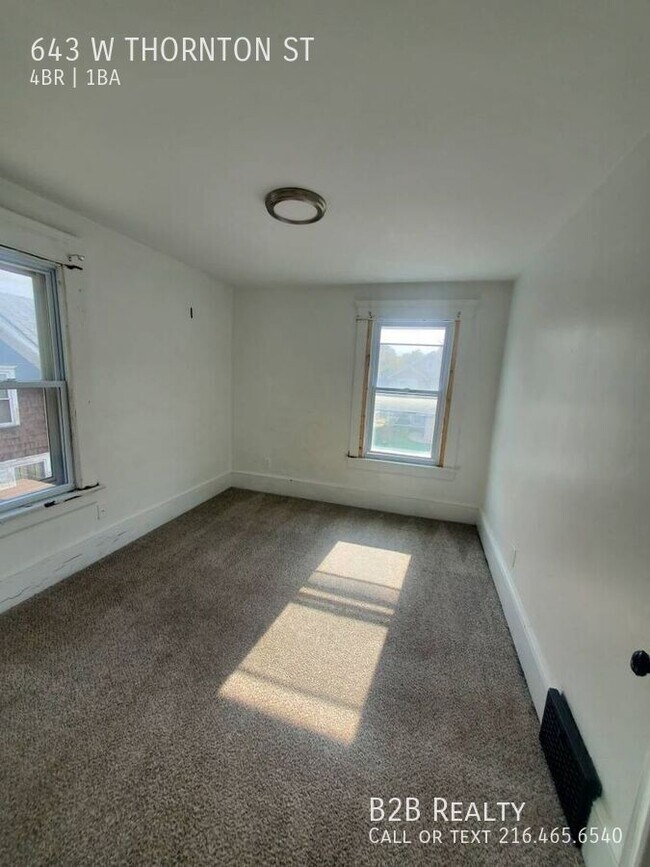 Building Photo - 643 W Thornton St