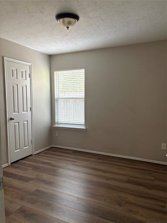 Building Photo - 18499 Sunrise Pines Dr