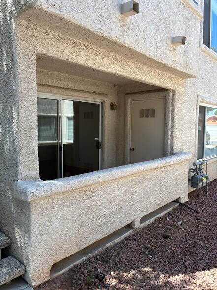 Building Photo - 5150 Mandalay Springs Dr