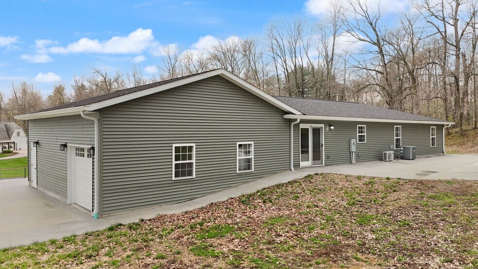 Building Photo - 1578 E 100 N