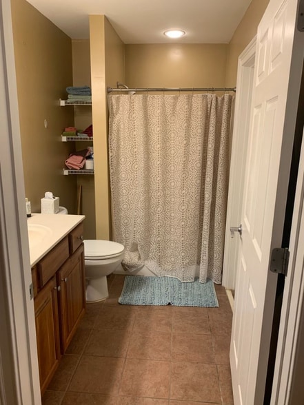 Building Photo - 1520 Main St