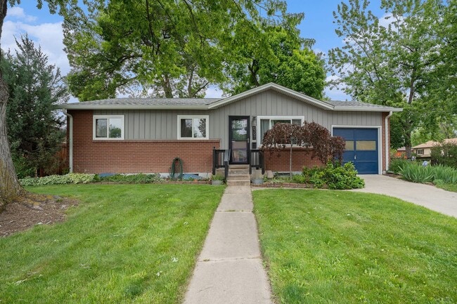 Primary Photo - Beautiful 3 Bed 2.5 Single Family Home in ...