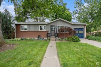 Building Photo - Beautiful 3 Bed 2.5 Single Family Home in ...