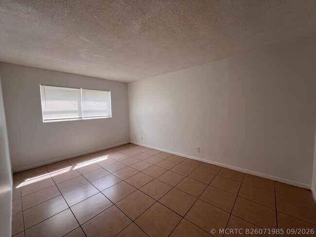 Building Photo - 645 SW 20th Ct