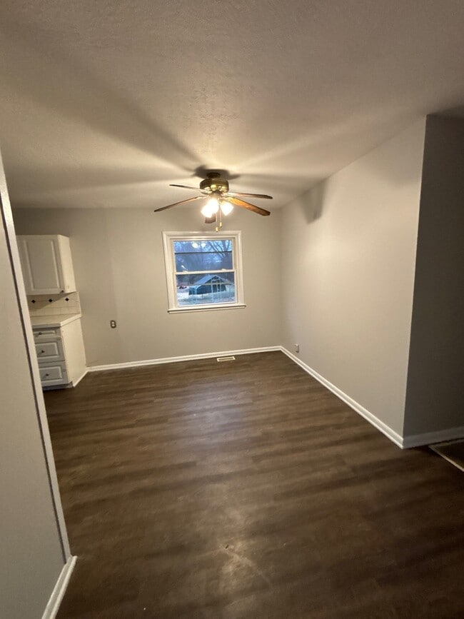 Building Photo - 3823 Manner Dale Dr