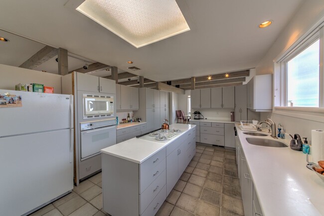 Building Photo - SANDIA HEIGHTS EXECUTIVE RENTAL 2+Story 3B...