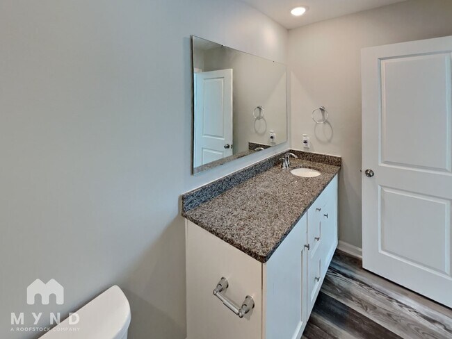 Building Photo - 482 Gray St