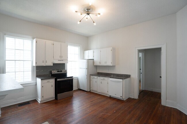 Building Photo - 410 3rd St