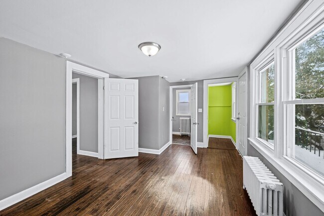 Building Photo - 233 Llewellyn Ave