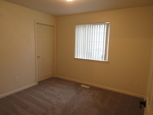 Building Photo - 10066 W Garverdale Ln