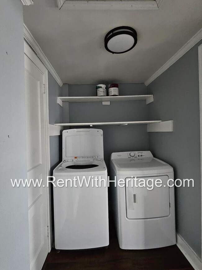 Building Photo - GORGEOUS HISTORICAL APARTMENT HOME / TOTALLY UPGRADED INTERIOR / CLOSE TO EVERYTHING!