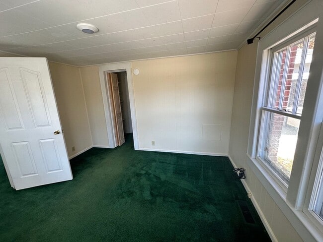 Building Photo - NEW RENTAL LISTING - NO HUD NO SECTION 8