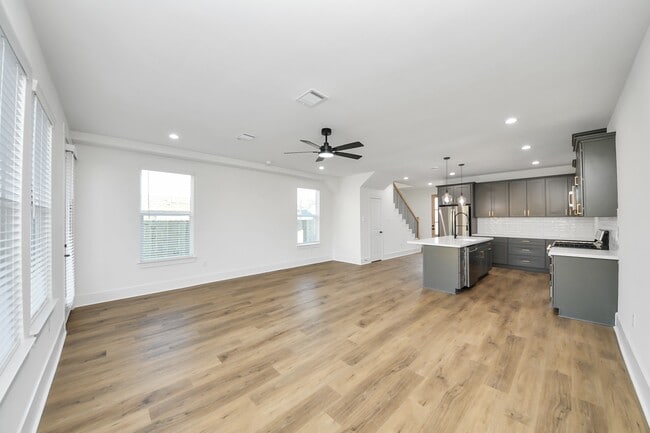 Building Photo - 5531 Nielan St