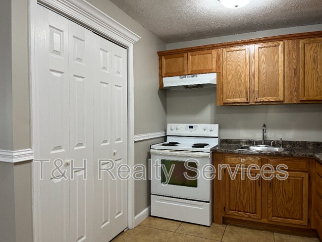 Building Photo - 8238 Wysong Dr