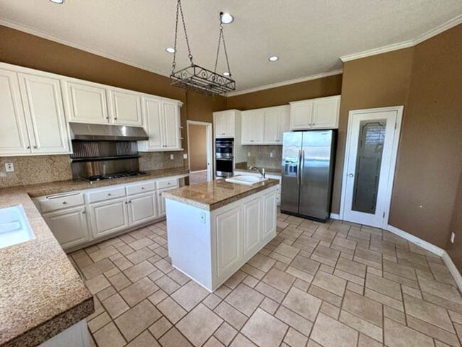 Building Photo - COMING SOON! Large Murrieta home available for LEASE!