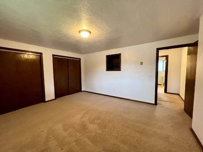 Building Photo - Hawk's Prairie Duplex