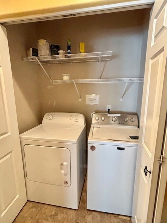 Building Photo - $500 OFF First Full Month's Rent | Lease Options | Powder Village