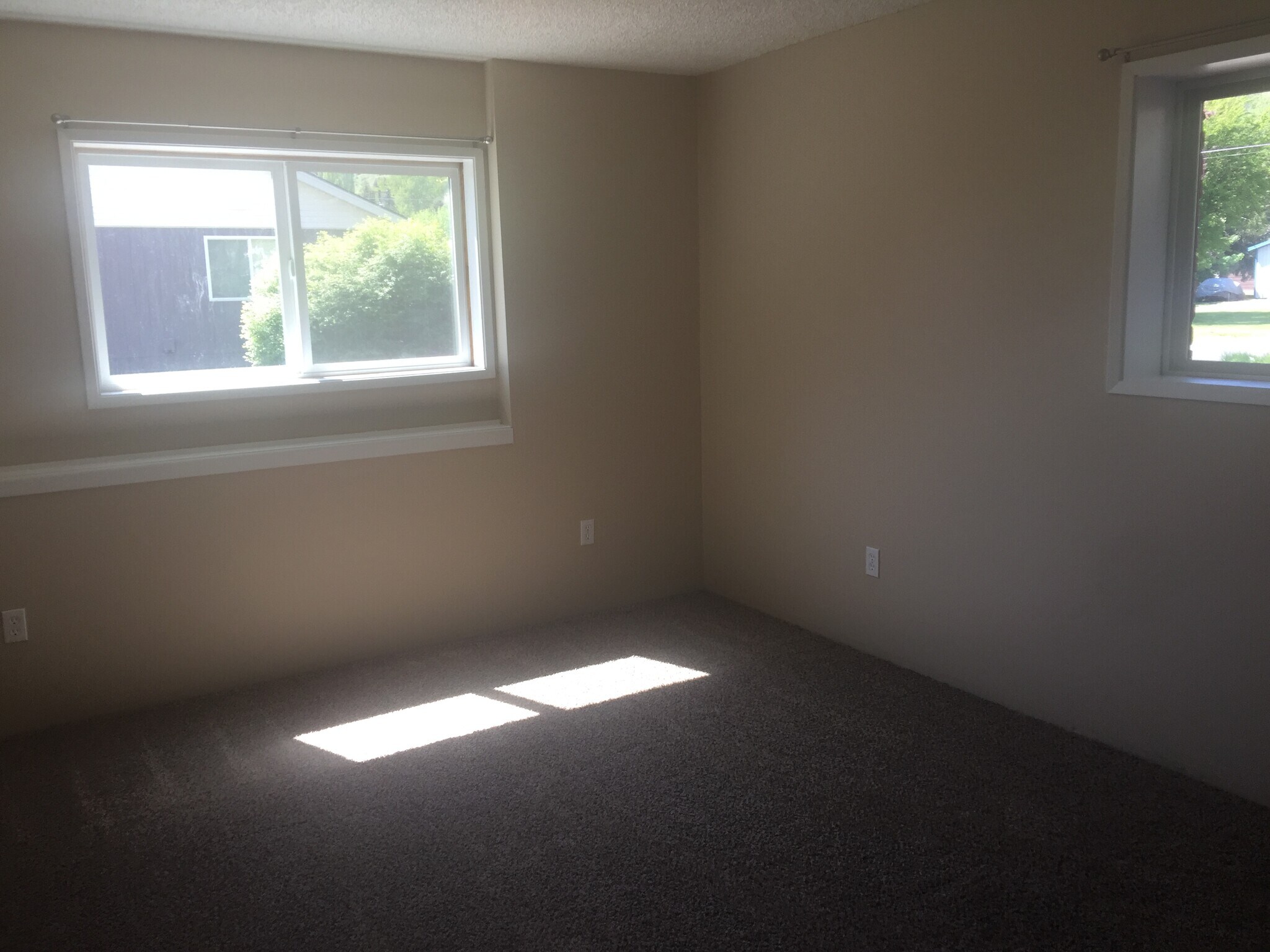 Building Photo - 1804 N Oak St