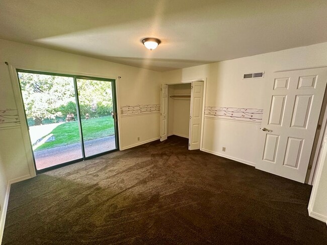 Building Photo - Light Filled 4 Bedroom 2.5 Bathroom Two-St...