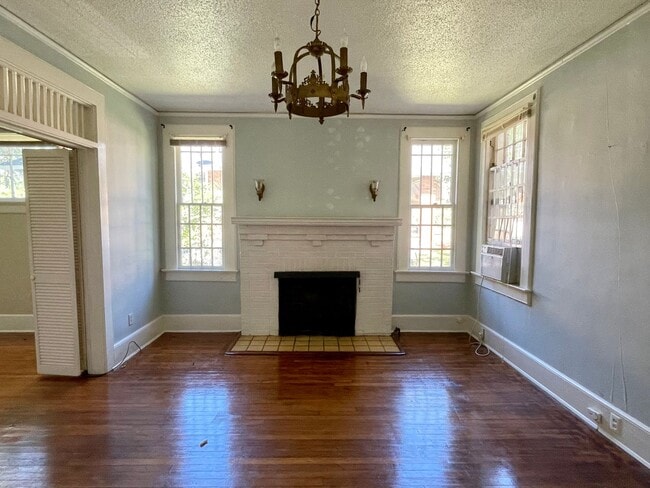 Building Photo - Melrose Heights