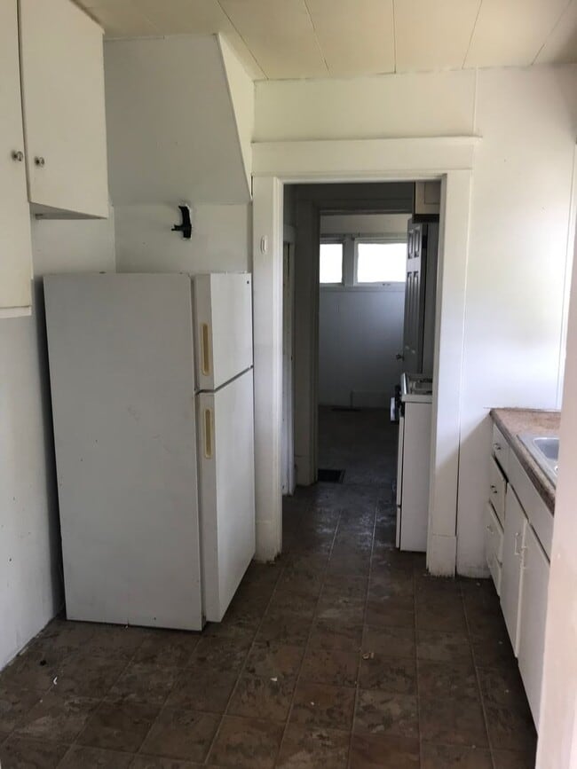 Building Photo - 303 W College St