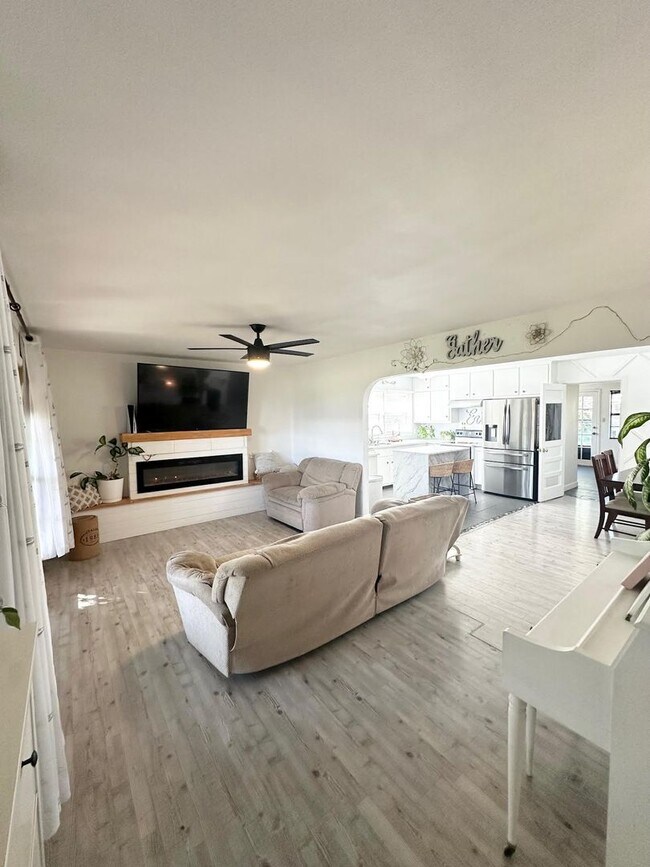 Building Photo - 3 Bed 1.5 Bath Ready to Rent ASAP!