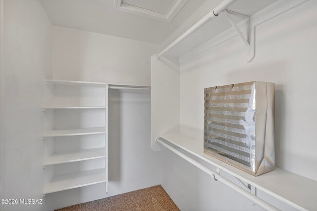 Building Photo - 4830 S VALLECANO Dr