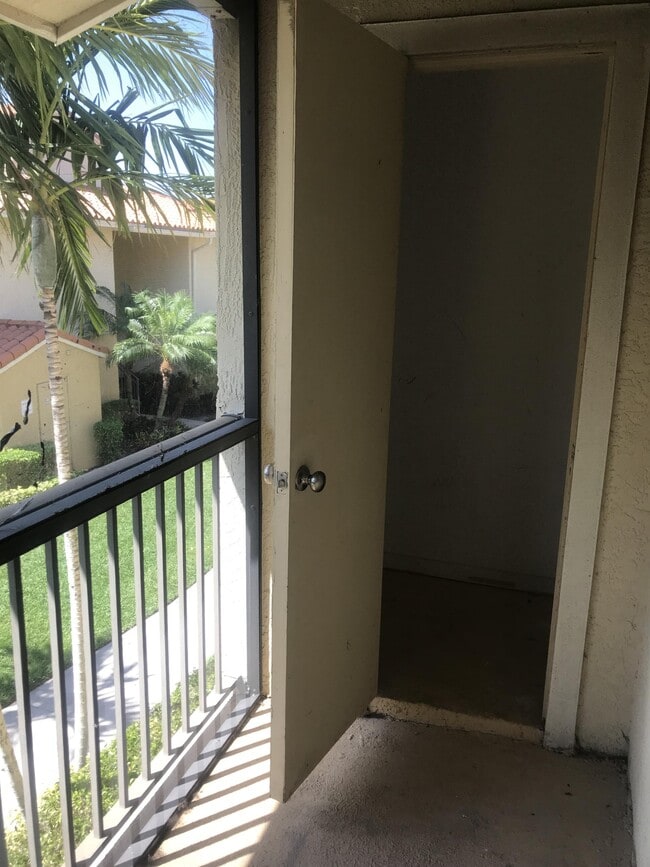 Building Photo - 1239 SW 46th Ave