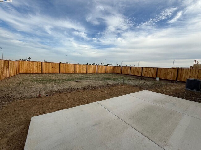 Building Photo - 1013 Bluebell Cir