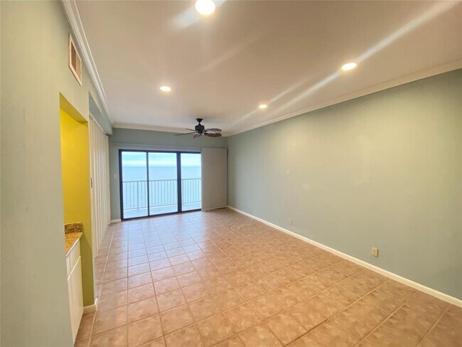 Building Photo - 7700 Seawall Blvd