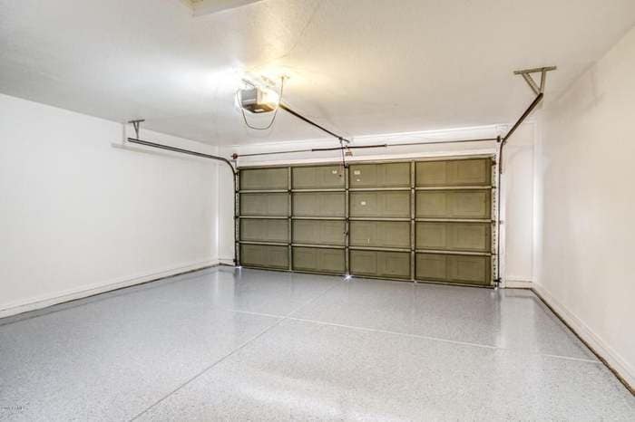Garage - 1732 N Temple St