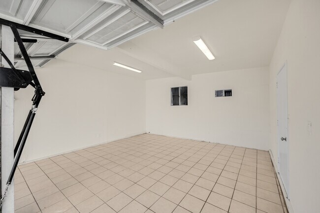 Building Photo - 1009 Tremont St