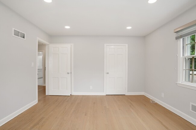 Building Photo - 35 Skylark Rd