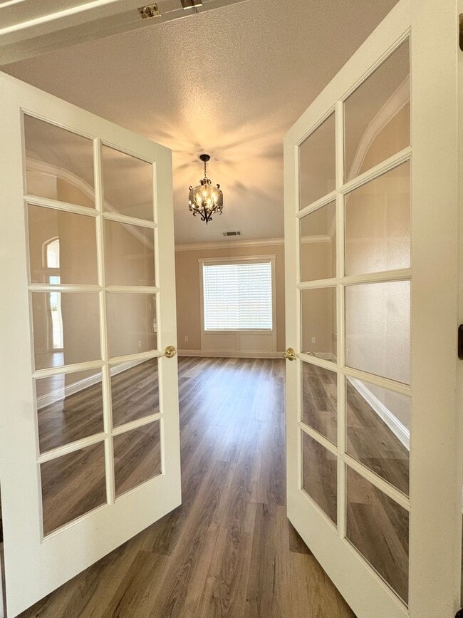 Building Photo - Relax and Enjoy Peaceful Lake Views!