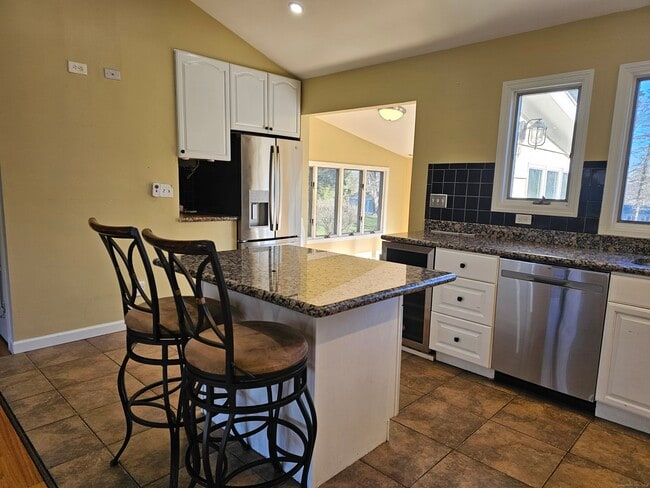 Building Photo - 11 Brookfield Dr