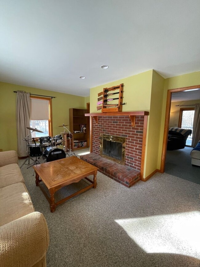 Building Photo - New listing!! A beautiful 3 bedroom 2.5 ba...
