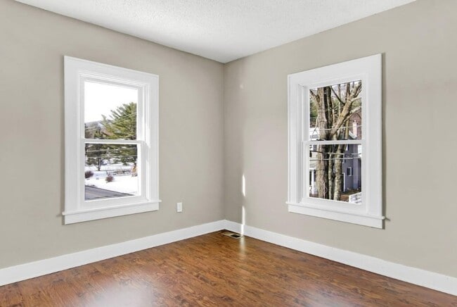 Building Photo - Coming Soon! Beautiful 3 Bedroom, 1.5 Bath...