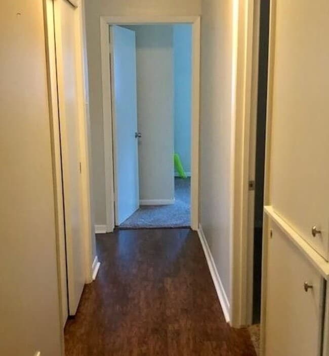 Building Photo - 3 Bedroom Mid-Century Rental