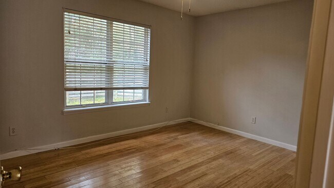 Building Photo - Spacious James Island Home off Fort Johnson Road