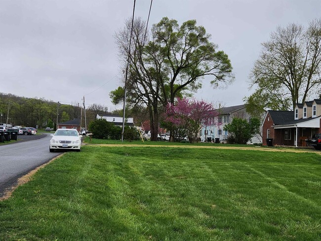 Building Photo - 9577 Shenandoah Dr