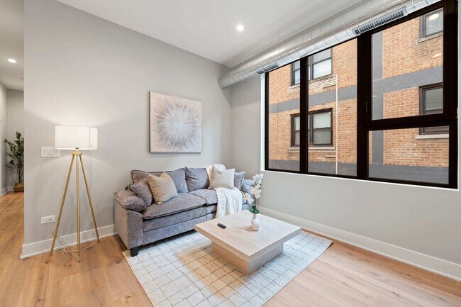 Building Photo - 6044 N Winthrop Ave